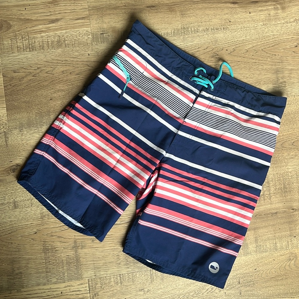 Men’s Vineyard Vine 9” Boardshorts size 32